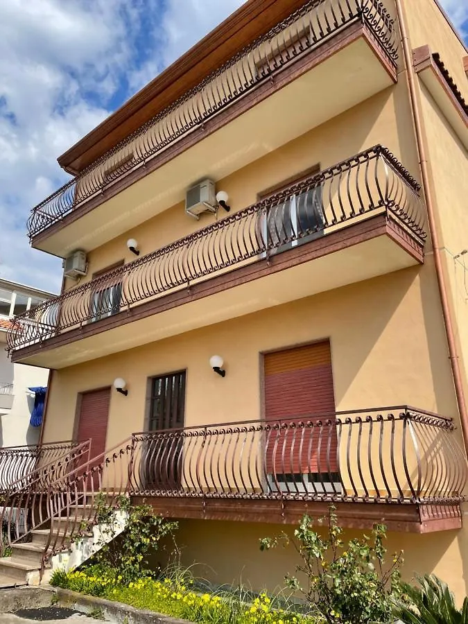 Pipa'S Suntrap Apartment Taormina 0*,